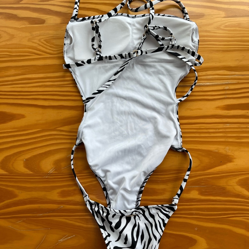 Victoria Secret Menorca One-piece zebra print - Picture 3 of 6